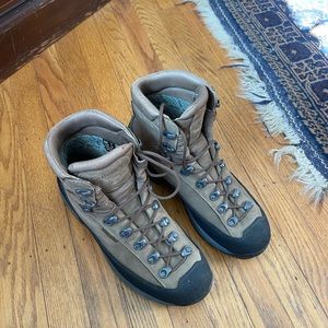Cabelas Hiking Boots